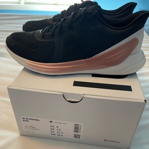 NIB Lululemon Women's Blissfeel sneaker size 9-Black and Rose gold